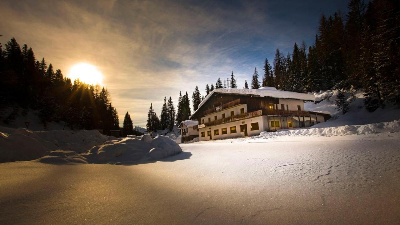 Hotel Dolomiti Des Alpes มีซูรีนา ภายนอก รูปภาพ